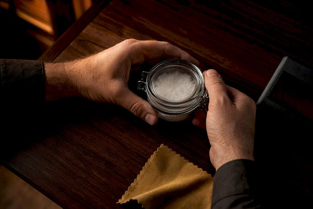 Collector performing a saturated salt humidity test